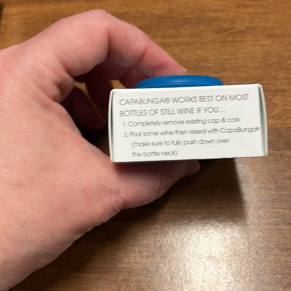 “NWT “Therapy” Wine Bottle Reusable Silicone Cap - Picture 4 of 6